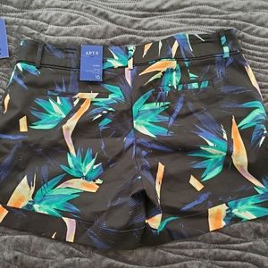 Apt 9 Sz 16 Floral Shorts
